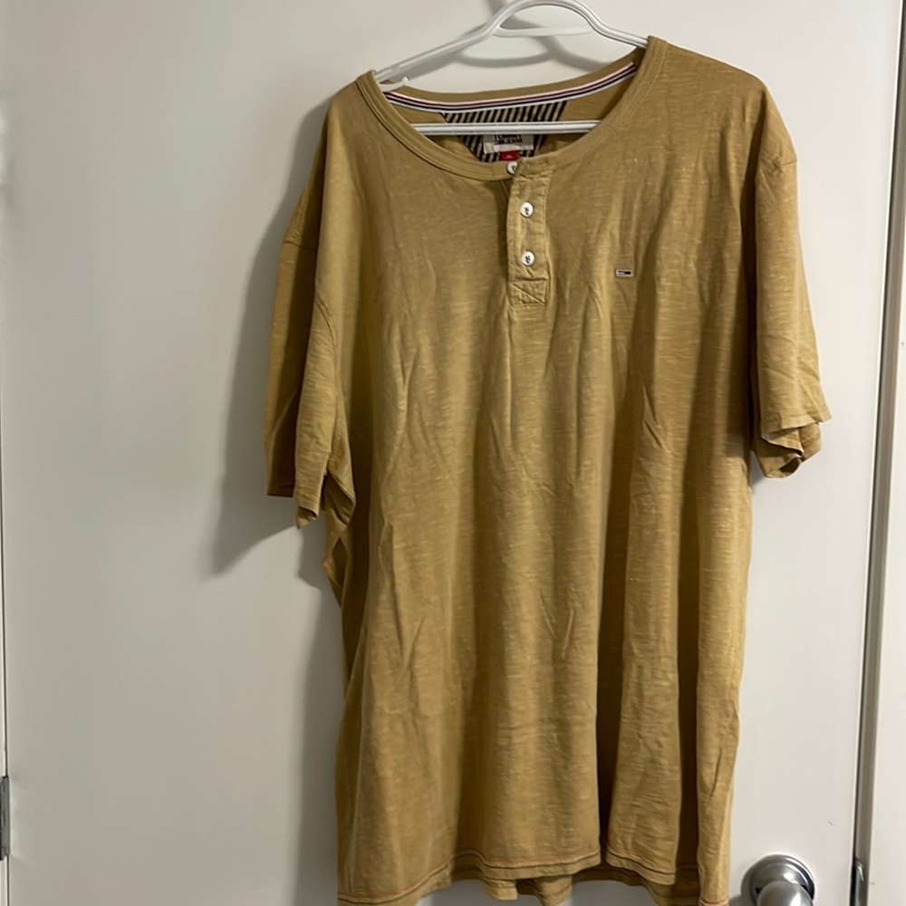 Tommy Jeans tee shirt.